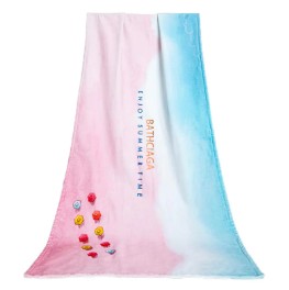 Hogyan csomagoljuk be a strandtörölközőt utazás közben, hogy megakadályozzuk a homok letapadását?